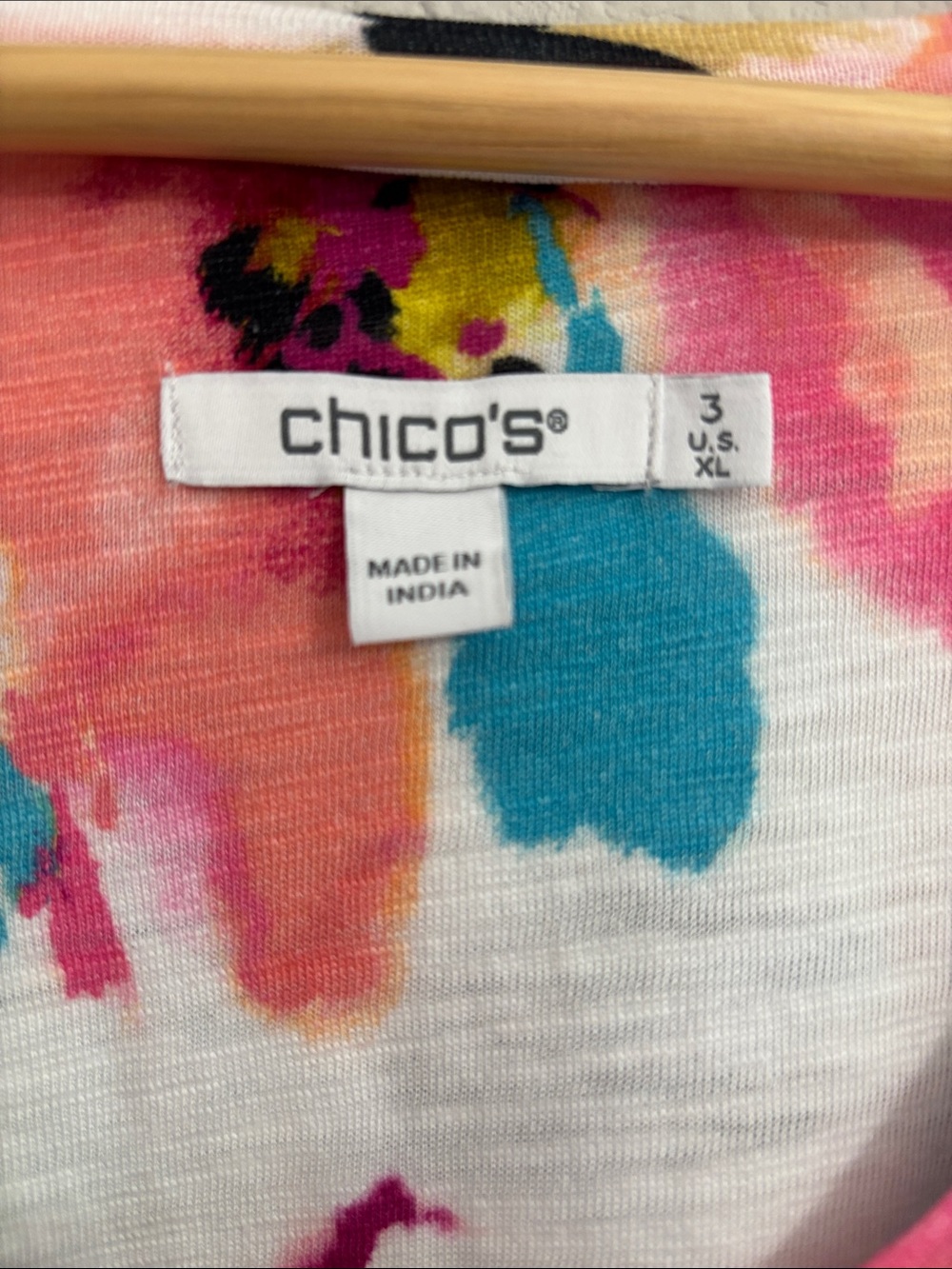Chico's White V-Neck 3/4 Sleeve Watercolor Floral Tee Pink Teal Accents Size XL - Picture 3 of 9